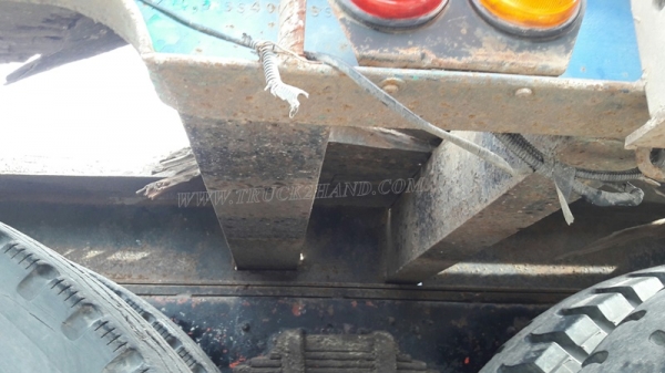 รถเทเลอร์ท้ายเป็ด 10 ล้อติดตั้งเครน 3 ตัน  ยี่ห้ออีซูซุ  ขนาด 175 แรงม้า  ติดเครน 3 ตัน