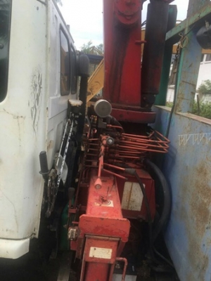 รถเทเลอร์ท้ายเป็ด 10 ล้อติดตั้งเครน 3 ตัน  ยี่ห้ออีซูซุ  ขนาด 175 แรงม้า  ติดเครน 3 ตัน