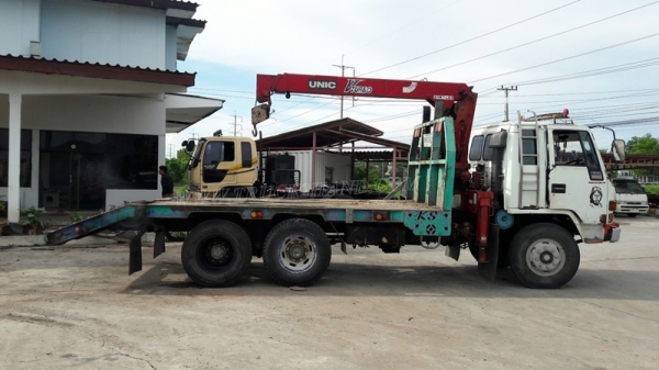 รถเทเลอร์ท้ายเป็ด 10 ล้อติดตั้งเครน 3 ตัน  ยี่ห้ออีซูซุ  ขนาด 175 แรงม้า  ติดเครน 3 ตัน