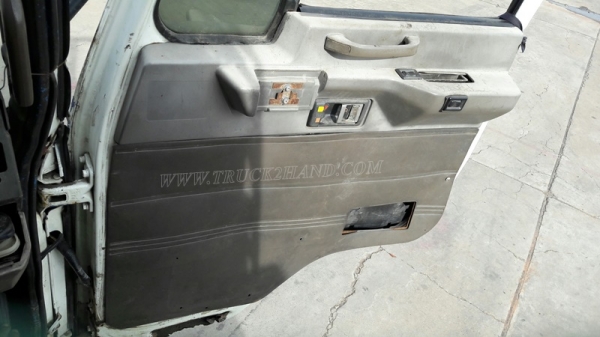 รถเทเลอร์ท้ายเป็ด 10 ล้อติดตั้งเครน 3 ตัน  ยี่ห้ออีซูซุ  ขนาด 175 แรงม้า  ติดเครน 3 ตัน