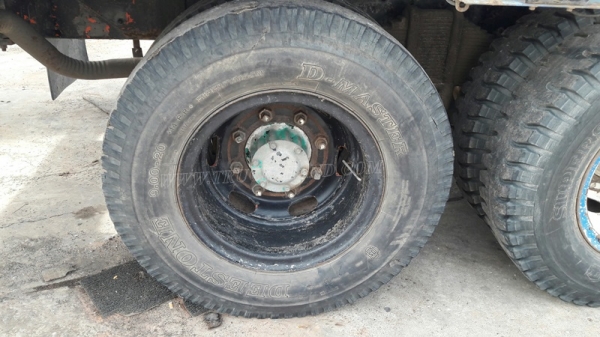 รถเทเลอร์ท้ายเป็ด 10 ล้อติดตั้งเครน 3 ตัน  ยี่ห้ออีซูซุ  ขนาด 175 แรงม้า  ติดเครน 3 ตัน