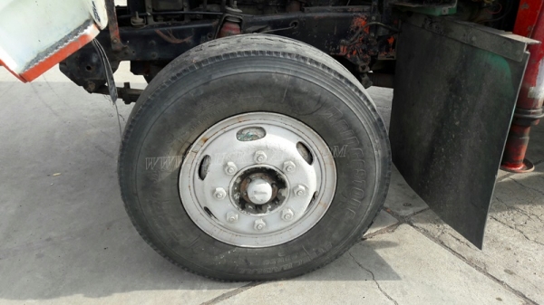 รถเทเลอร์ท้ายเป็ด 10 ล้อติดตั้งเครน 3 ตัน  ยี่ห้ออีซูซุ  ขนาด 175 แรงม้า  ติดเครน 3 ตัน