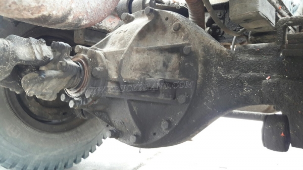 รถเทเลอร์ท้ายเป็ด 10 ล้อติดตั้งเครน 3 ตัน  ยี่ห้ออีซูซุ  ขนาด 175 แรงม้า  ติดเครน 3 ตัน