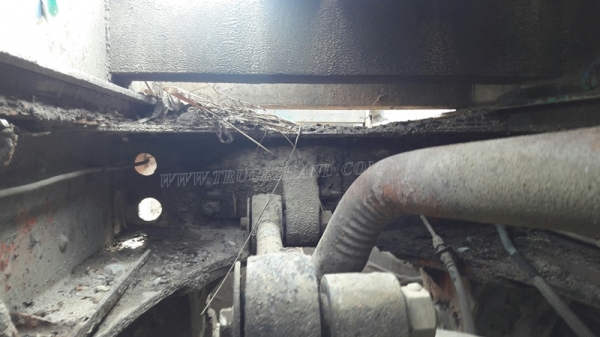 รถเทเลอร์ท้ายเป็ด 10 ล้อติดตั้งเครน 3 ตัน  ยี่ห้ออีซูซุ  ขนาด 175 แรงม้า  ติดเครน 3 ตัน