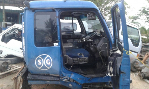 ขายหัวเก๋ง NISSAN UD สำหรับรถ 10 ล้อ หัวลาก UD ราคา 36,000 บาท