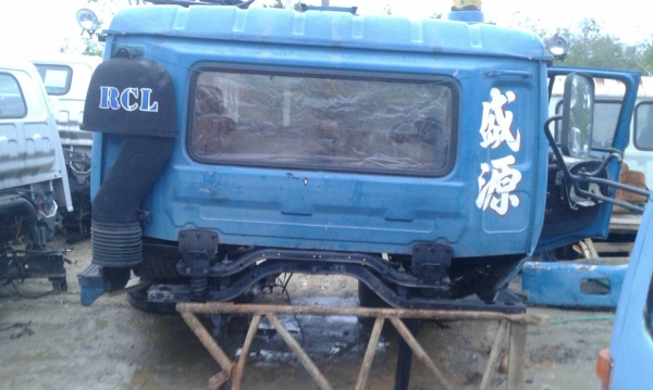 ขายหัวเก๋ง NISSAN UD สำหรับรถ 10 ล้อ หัวลาก UD ราคา 36,000 บาท