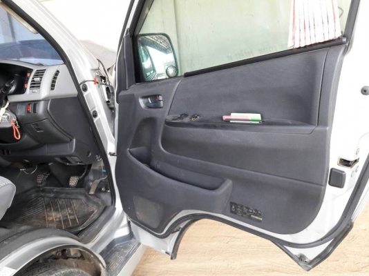 ขายรถตู้ COMUTER ปี05 รถสวยสภาพดีมาก ภายในแต่งแล้ว สภาพสวยพร้อมใช้งาน เอกสารพร้อมโอน สนใจโทร 090-8588220คุณนะ 093-3258446คุณบิว หรือเข้าดูสินค้าอื่นๆได้ที่ www.narong2truck.com หรือ www.truck.in.th/498 หรือเพจFacebook ณรงค์ ซื้อขายรถมือสอง (เว็บไซต์ส่วนตั