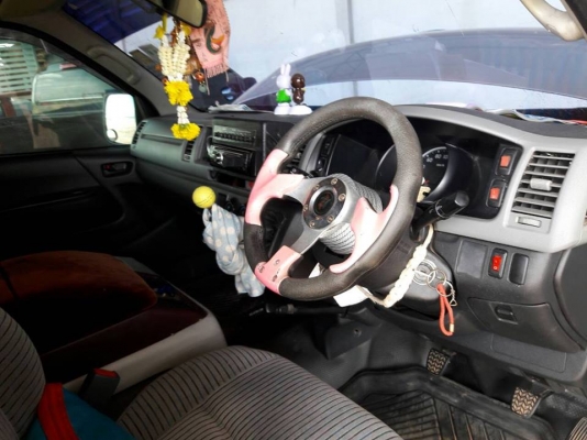 ขายรถตู้ COMUTER ปี05 รถสวยสภาพดีมาก ภายในแต่งแล้ว สภาพสวยพร้อมใช้งาน เอกสารพร้อมโอน สนใจโทร 090-8588220คุณนะ 093-3258446คุณบิว หรือเข้าดูสินค้าอื่นๆได้ที่ www.narong2truck.com หรือ www.truck.in.th/498 หรือเพจFacebook ณรงค์ ซื้อขายรถมือสอง (เว็บไซต์ส่วนตั