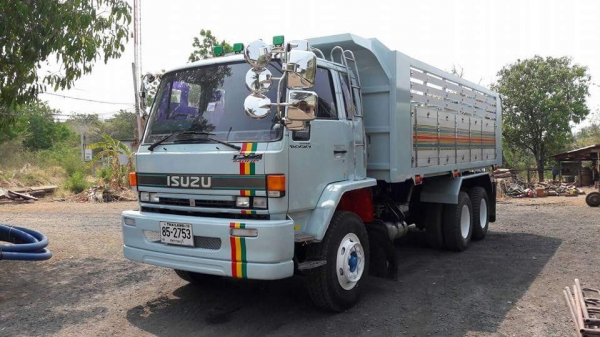 ขายๆ ร็อคนางฟ้า 240 ดั้มมีเนียม สภาพดีสวยจัดเดิมๆไม่มีผุ เครืองเกียร์เดิม แคชชีสวยเดิมตลอด ยางเต็ม พร้อมลุย 1,150,000บ ทะเบียนพร้อม สนใจติดต่อ 0845672050