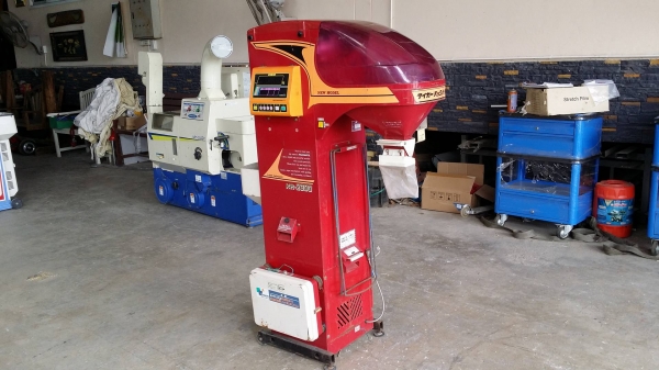 เครื่องชั่งพร้อมคัดแยกเมล็ด YANMAR รุ่น KR2300  เก่าญี่ปุ่น สภาพสวย