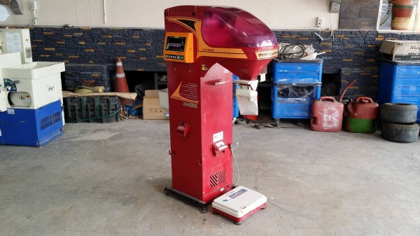 เครื่องชั่งพร้อมคัดแยกเมล็ด YANMAR รุ่น KR2300  เก่าญี่ปุ่น สภาพสวย