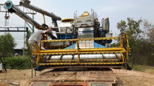 ขายรถเกี่ยวข้าว ปานเจริญ ปี2006 อุ้ม2.5ตัน เครื่องJO8Cเทอร์โบ 260แรง ตัวเดิน12 ปั้ม23ไดกิ้น รถสวยสภาพพร้อมใช้งาน สนใจโทร 090-8588220คุณนะ 093-3258446คุณบิว หรือเข้าดูสินค้าอื่นๆได้ที่ www.narong2truck.com หรือ www.truck.in.th/498 หรือเพจFacebook ณรงค์ ซื้