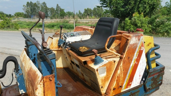 ขายด่วนรถเเม็คโครยันม่าB25B2เทียบเท่า PC25เคื่องยันม่า3สูบรถนำเข้าเก่านอกไม่เคยใช้งานในเมืองไทยเลยส่งให้ฟรี