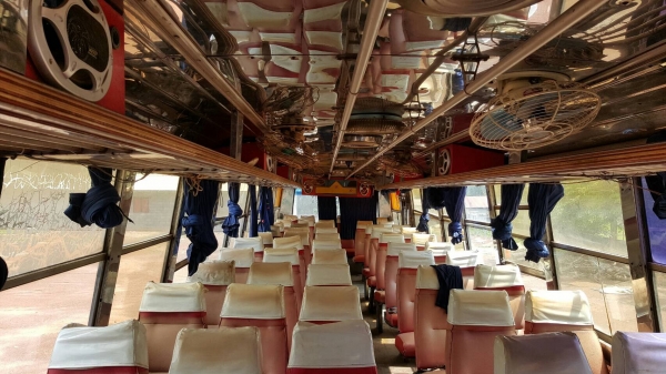 ขาย รถบัสพัดลม ยาว 11.50 เมตร คัสซี BENZ เครื่อง PE6 260 แรงม้า ช่วงล่าง NISSAN เบรคทิฟฟี่ ทะเบียนเต็มพร้อมโอน รถใช้งานอยู่ประจำครับ