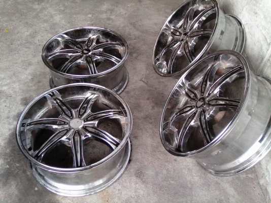 ขอบ20นิ้ว6รู สวยๆ 4 ล้อ ราคา 9900 บาท