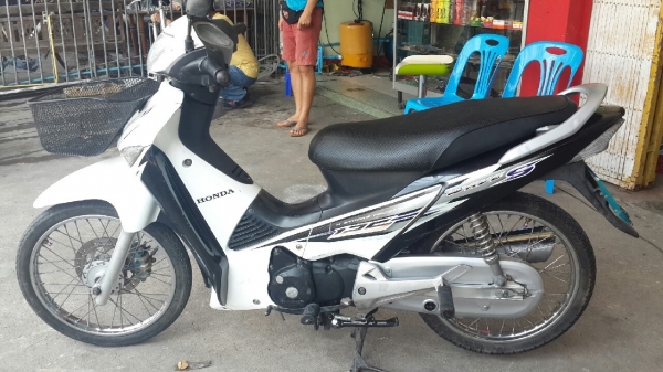ขายฮอนด้าเวฟ 125S คาร์บู สีขาวดำ สตาร์ทเท้า