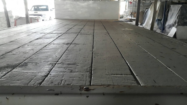 รถนิสสัน 6 ล้อ พี้นเรียบ CMB  150 แรงม้า. ปี 32.   สนใจติดต่อ  081 - 6079515