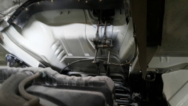 รถนิสสัน 6 ล้อ พี้นเรียบ CMB  150 แรงม้า. ปี 32.   สนใจติดต่อ  081 - 6079515