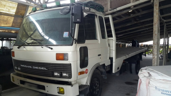 รถนิสสัน 6 ล้อ พี้นเรียบ CMB  150 แรงม้า. ปี 32.   สนใจติดต่อ  081 - 6079515