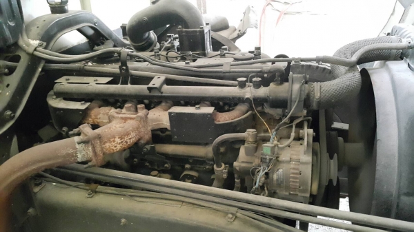 รถนิสสัน 6 ล้อ พี้นเรียบ CMB  150 แรงม้า. ปี 32.   สนใจติดต่อ  081 - 6079515