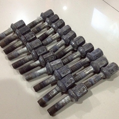 น็อตล้อ BENZ จำนวน 20 ตัว