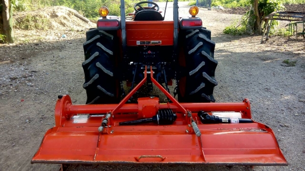 KUBOTA  L 4708 SP (4WD)  2 เพลา   สภาพใหม่สวยๆ   ชั่วโมงใช้   งานน้อย  สีเดิมทั้งคัน  พร้อมชุดใบมีดดันหน้า โรตารี่ RX182