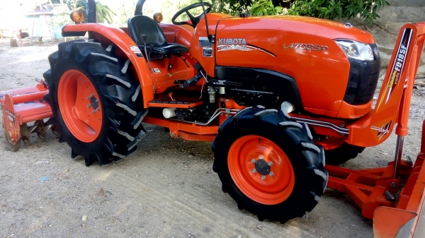 KUBOTA  L 4708 SP (4WD)  2 เพลา   สภาพใหม่สวยๆ   ชั่วโมงใช้   งานน้อย  สีเดิมทั้งคัน  พร้อมชุดใบมีดดันหน้า โรตารี่ RX182