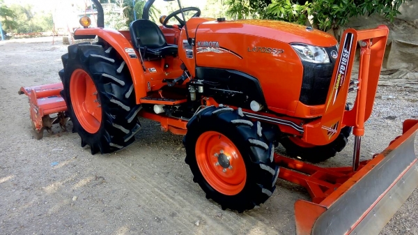 KUBOTA  L 4708 SP (4WD)  2 เพลา   สภาพใหม่สวยๆ   ชั่วโมงใช้   งานน้อย  สีเดิมทั้งคัน  พร้อมชุดใบมีดดันหน้า โรตารี่ RX182