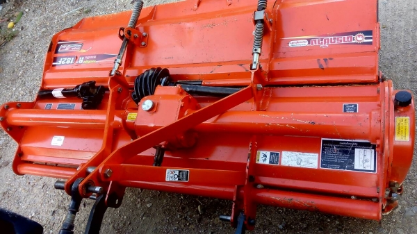 KUBOTA  L 4708 SP (4WD)  2 เพลา   สภาพใหม่สวยๆ   ชั่วโมงใช้   งานน้อย  สีเดิมทั้งคัน  พร้อมชุดใบมีดดันหน้า โรตารี่ RX182