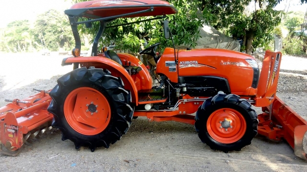 KUBOTA  L 4708 SP (4WD)  2 เพลา   สภาพใหม่สวยๆ   ชั่วโมงใช้   งานน้อย  สีเดิมทั้งคัน  พร้อมชุดใบมีดดันหน้า โรตารี่ RX182