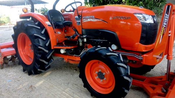 KUBOTA  L 4708 SP (4WD)  2 เพลา   สภาพใหม่สวยๆ   ชั่วโมงใช้   งานน้อย  สีเดิมทั้งคัน  พร้อมชุดใบมีดดันหน้า โรตารี่ RX182