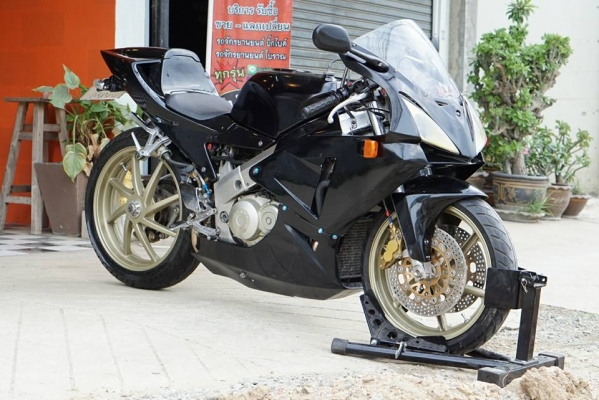 ร้าน วุฒิ นนบุรี ขาย HONDA VFR NC30 แฟริ่งแต่งทะบียนแท้พร้อมโอนรถสวยพร้อมใช้
