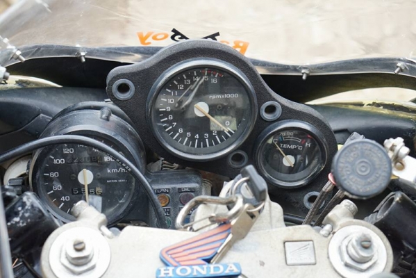 ร้าน วุฒิ นนบุรี ขาย HONDA VFR NC30 แฟริ่งแต่งทะบียนแท้พร้อมโอนรถสวยพร้อมใช้