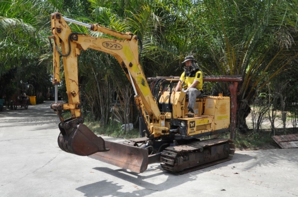ลดกระหน่ำ!!ขายแบคโฮ YANMAR YB1200S เดิมจากญี่ปุ่น100\% ทำงานสมบูรณ์ทุกระบบ รับรองไม่ผิดหวัง 125,000 เท่านั้น!!
