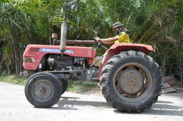 ขายรถไถSHIBAURA SD3000A 30แรง ขับดี ยางใหม่ สภาพสวยเดิมญี่ปุ่นไม่เคยใช้ในไทย 69,000 เท่านั้น!!