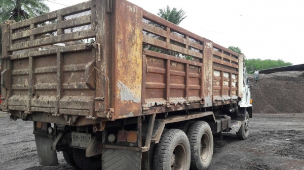 10ล้อดั้ม2เพลา175แรงISUZU..รถสวยจัง...ยางสวย เล่มพร้อม