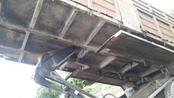 10ล้อดั้ม2เพลา175แรงISUZU..รถสวยจัง...ยางสวย เล่มพร้อม