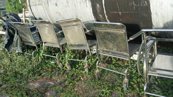 รถเข็นสแตนเลส 1,500 / เตียงคนป่วย 1,500 ** รถเข็นสแตนเลส 1,500 / เตียงคนป่วย 1,500 **