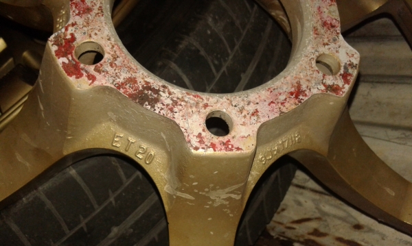 ขายล้อกะบะ6รู 2วง ขอบ17กว้าง9ออฟ20 ยางสวยๆ