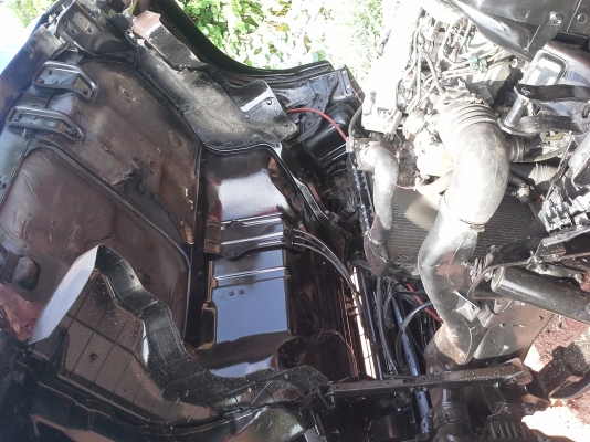 ISUZU 6ล้อรถน้ำ  NPR (130แรง) เครื่องดี ยางดี ครัทซีสวย ขาย 570,000 บาท ศุภากร 081-1903107 , 081-4252943