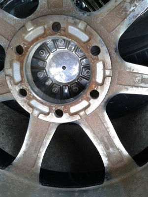 ขอบ20นิ้ว6รู พร้อมยาง สวยๆ 4 ล้อ ราคา 9900 บาท