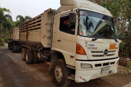 ขายรถพ่วงดัมพ์ HINO เครื่อง 380 แรง ปี 54 กระบะดัมพ์สามมิตร ลูก 3 เพลาแท้ ทะเบียนพร้อม ขายรถพ่วงดัมพ์ HINO เครื่อง 380 แรง ปี 54 กระบะดัมพ์สามมิตร ลูก 3 เพลาแท้ ทะเบียนพร้อม