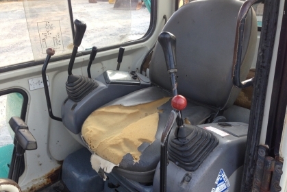 KOMATSU PC30-7 พร้อมเก๋ง สวยๆเดิมๆจากญี่ปุ่น100\% โทร.090-986-2521 อ๊อบ