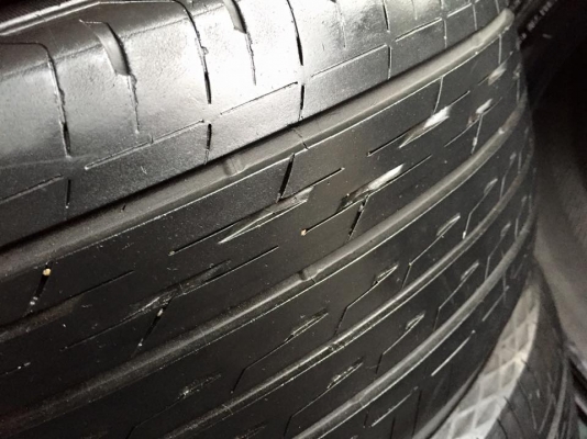 ขายยาง BRIDGESTONE GR100 225-50-17 ปี14 ดอกสวย เนื้อนิ่มเงียบ ชุดละ 3,900 บาท