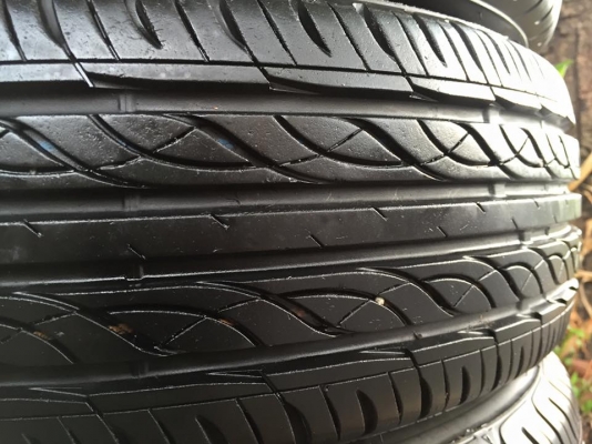 ขายยาง FIRESTONE TZ700 185-65-14 ปี12 สภาพเหมือนใหม่ ตุ่มหน้ายางยังอยู่ ชุดละ 2,900 บาท