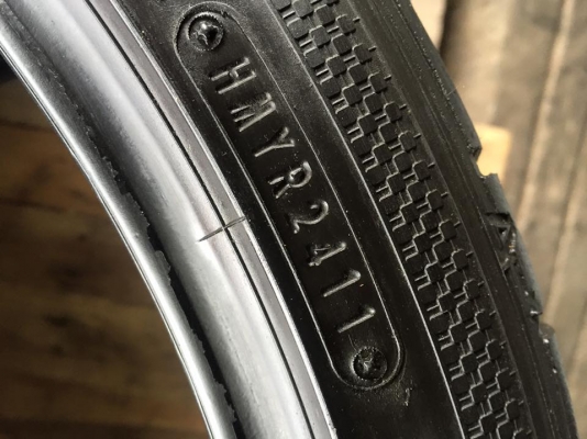 ขายยาง DUNLOP SPORT MAXX 245-35-20 ปี11 ดอกสวย ไม่มีปะไม่ร้าวไม่กินข้าง คู่ละ 1,900 บาท