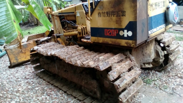 รถ แท็กเตอร์ KOMATSU / D20P.    สนใจติดต่อ  081 - 6079515