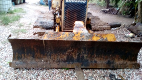 รถ แท็กเตอร์ KOMATSU / D20P.    สนใจติดต่อ  081 - 6079515