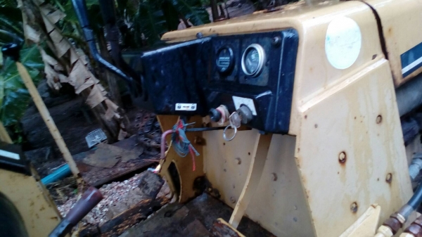 รถ แท็กเตอร์ KOMATSU / D20P.    สนใจติดต่อ  081 - 6079515