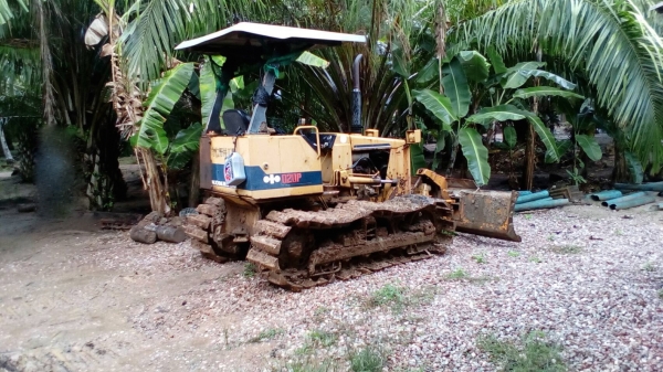 รถ แท็กเตอร์ KOMATSU / D20P.    สนใจติดต่อ  081 - 6079515